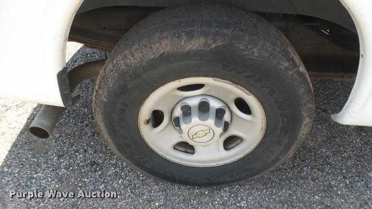 image for item DB3407 2005 Chevrolet Express 2500 Cargo van