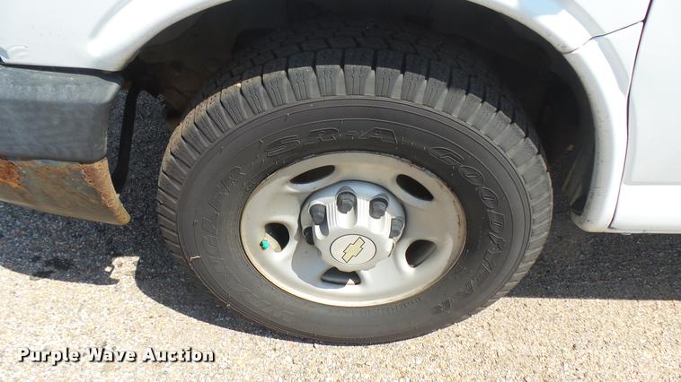 image for item DB3407 2005 Chevrolet Express 2500 Cargo van