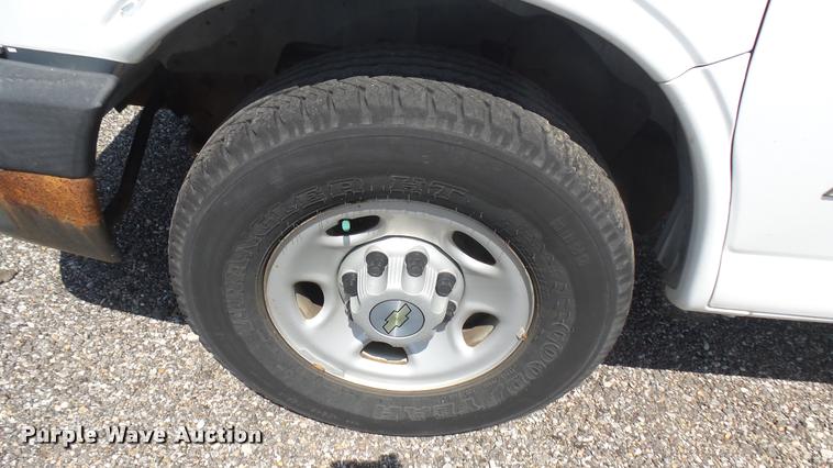 image for item DB3408 2005 Chevrolet Express 2500 Cargo van