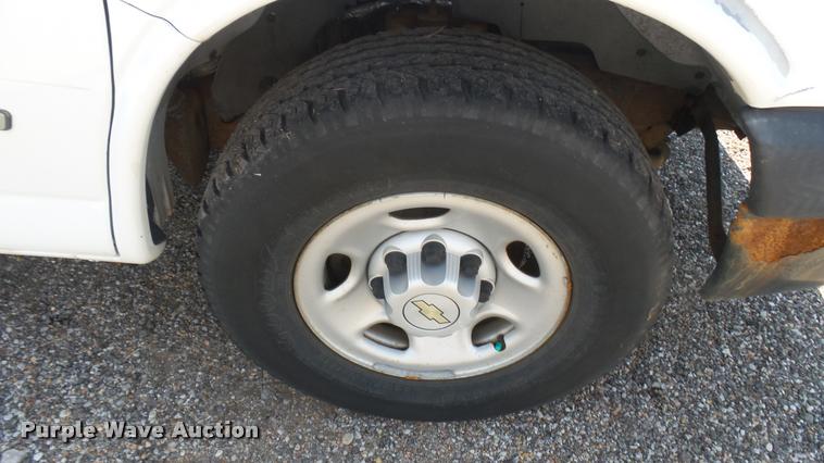 image for item DB3408 2005 Chevrolet Express 2500 Cargo van