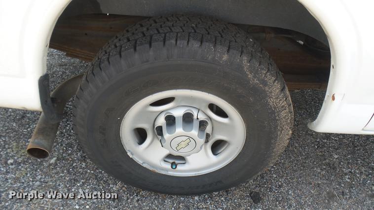 image for item DB3408 2005 Chevrolet Express 2500 Cargo van