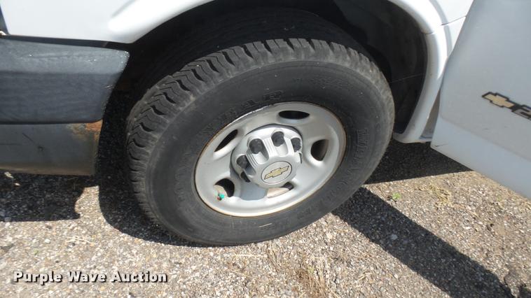 image for item DB3409 2005 Chevrolet Express 2500 Cargo van