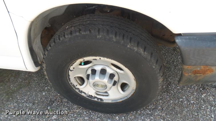 image for item DB3409 2005 Chevrolet Express 2500 Cargo van
