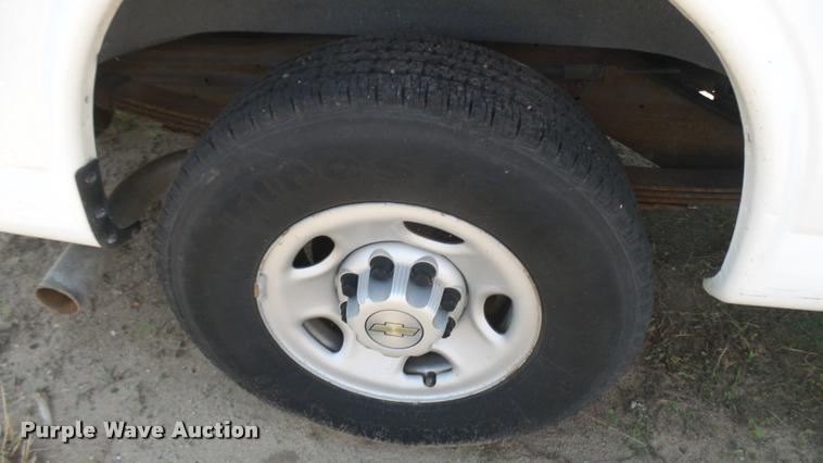image for item DB3409 2005 Chevrolet Express 2500 Cargo van