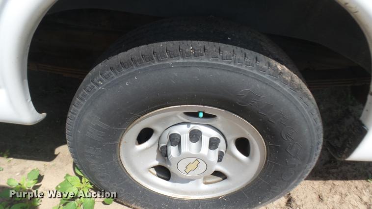 image for item DB3409 2005 Chevrolet Express 2500 Cargo van