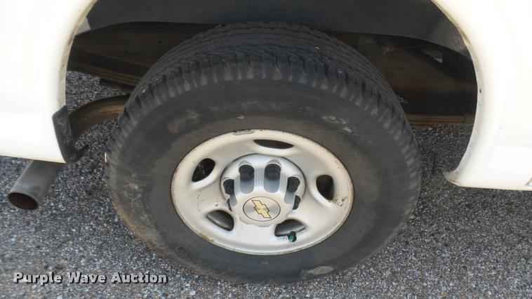 image for item DB3410 2009 Chevrolet Express 2500 Cargo animal control van