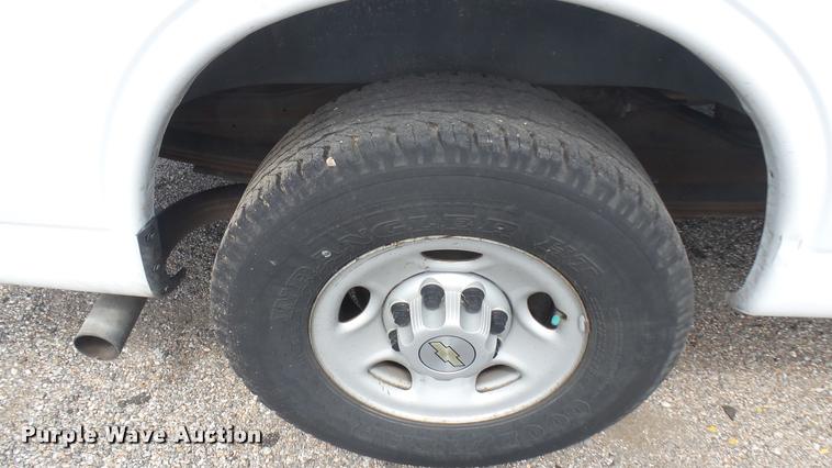 image for item DB3412 2009 Chevrolet Express 2500 Cargo animal control van