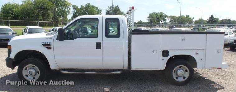 image for item DB3413 2008 Ford F250 Super Duty XL SuperCab utility bed pickup truck