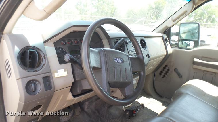 image for item DB3413 2008 Ford F250 Super Duty XL SuperCab utility bed pickup truck