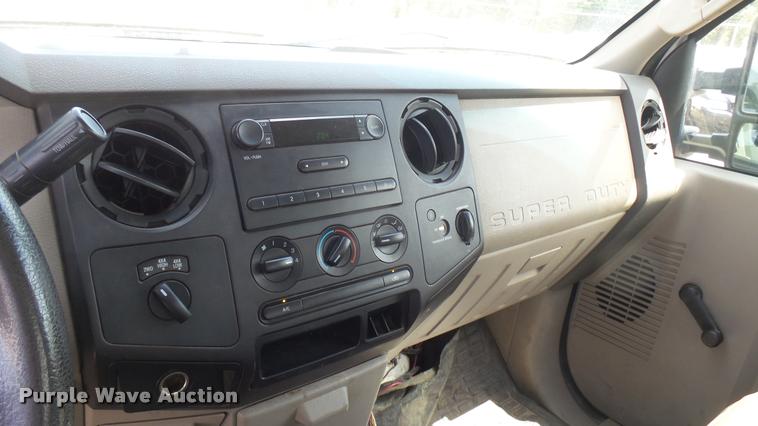 image for item DB3413 2008 Ford F250 Super Duty XL SuperCab utility bed pickup truck