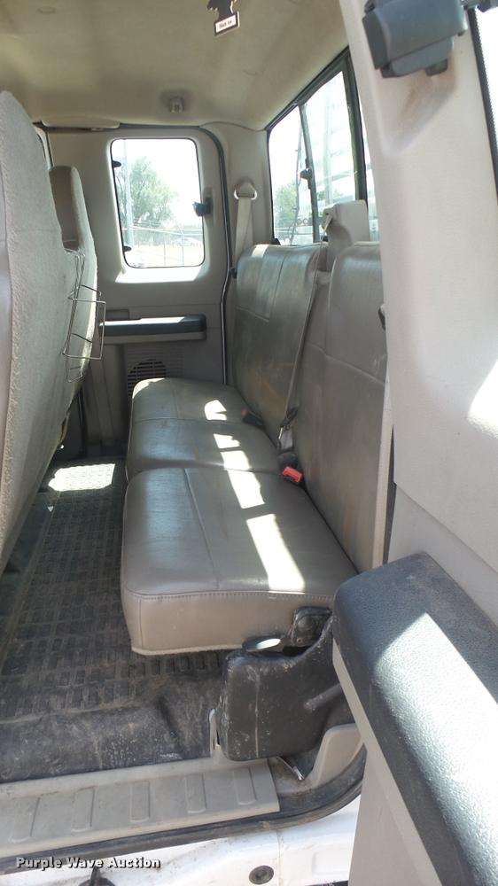 image for item DB3413 2008 Ford F250 Super Duty XL SuperCab utility bed pickup truck