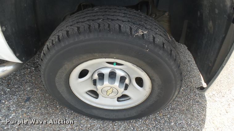 image for item DB3415 2010 Chevrolet Silverado 2500HD Ext. Cab utility bed pickup truck