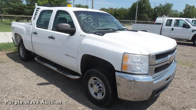 image for item DB3416 2007 Chevrolet Silverado 2500HD Crew Cab pickup truck