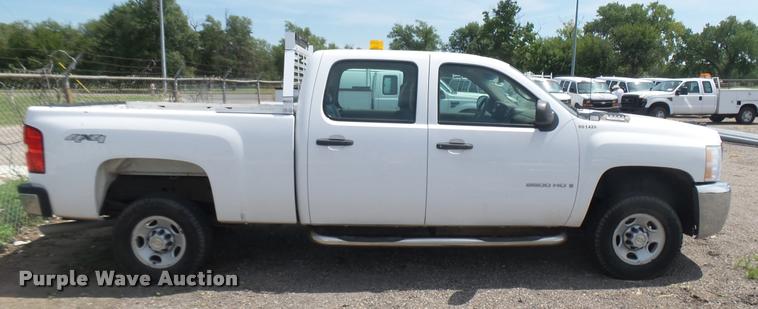 image for item DB3416 2007 Chevrolet Silverado 2500HD Crew Cab pickup truck