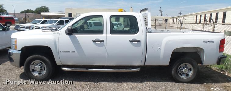 image for item DB3416 2007 Chevrolet Silverado 2500HD Crew Cab pickup truck