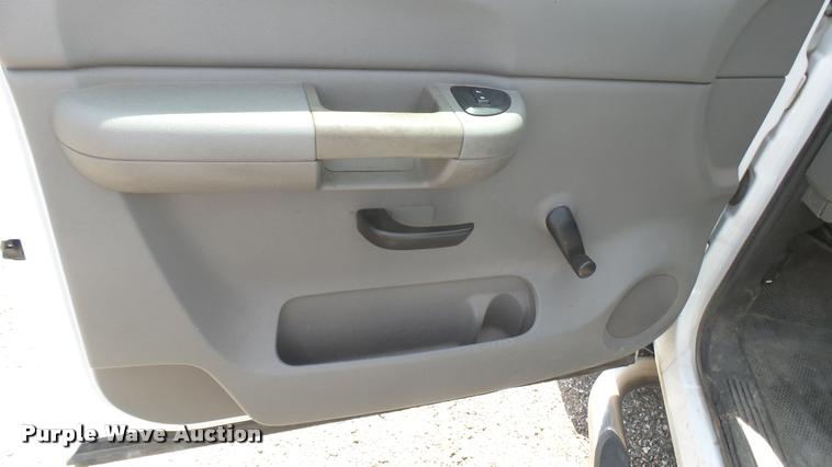 image for item DB3416 2007 Chevrolet Silverado 2500HD Crew Cab pickup truck