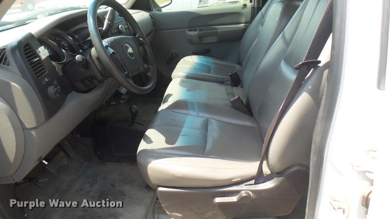 image for item DB3416 2007 Chevrolet Silverado 2500HD Crew Cab pickup truck