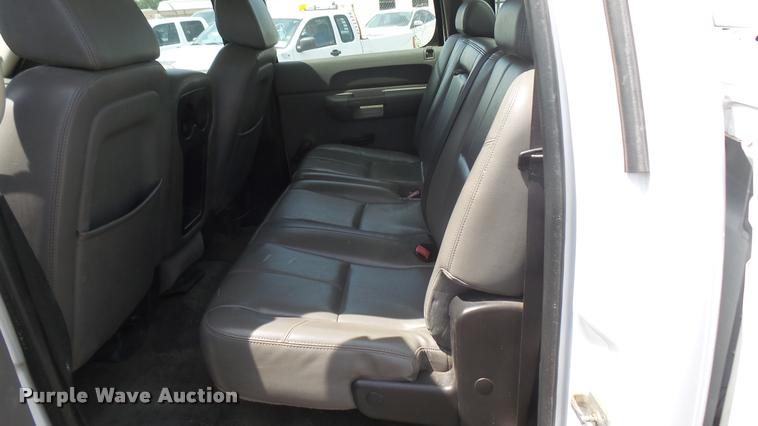 image for item DB3416 2007 Chevrolet Silverado 2500HD Crew Cab pickup truck
