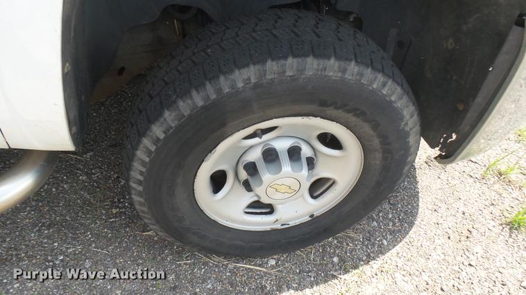 image for item DB3416 2007 Chevrolet Silverado 2500HD Crew Cab pickup truck