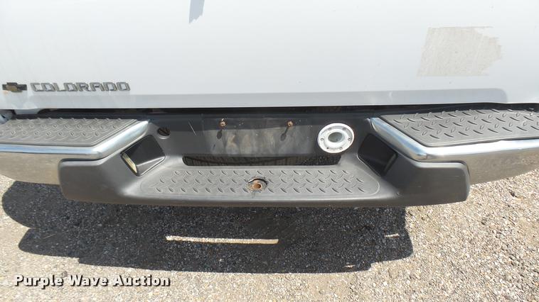 image for item DB3420 2006 Chevrolet Colorado Crew Cab pickup truck