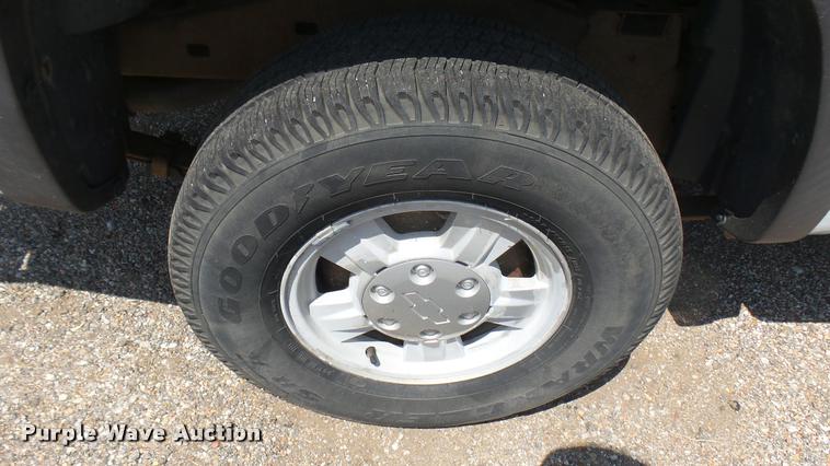 image for item DB3420 2006 Chevrolet Colorado Crew Cab pickup truck