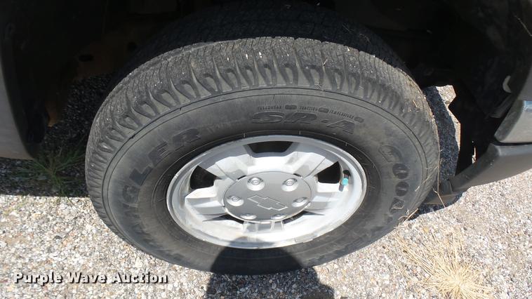 image for item DB3420 2006 Chevrolet Colorado Crew Cab pickup truck