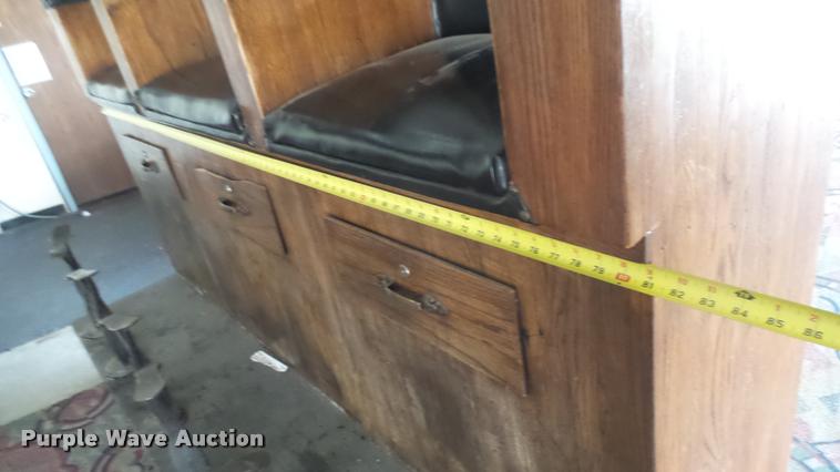 image for item DL9885 Shoe shine station