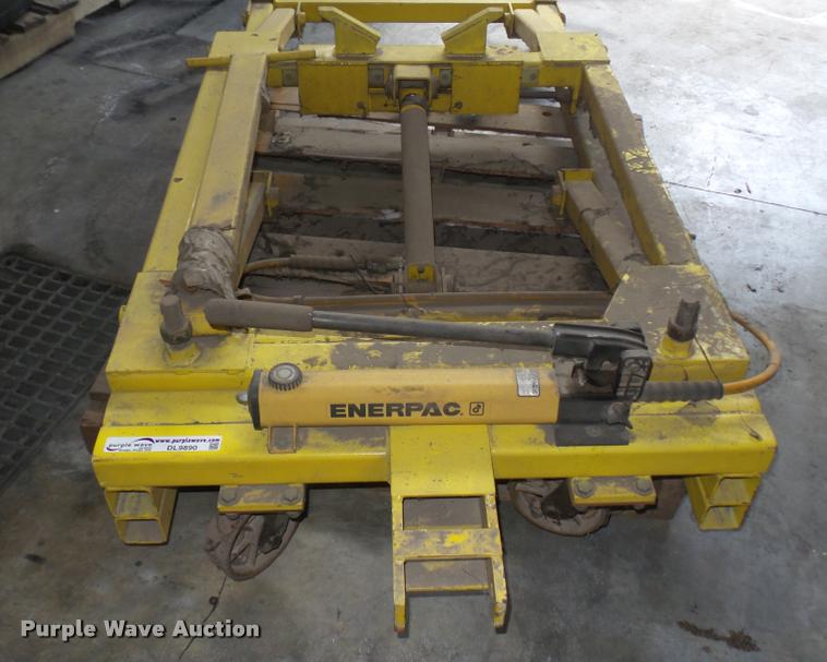 image for item DL9890 Bus engine jack