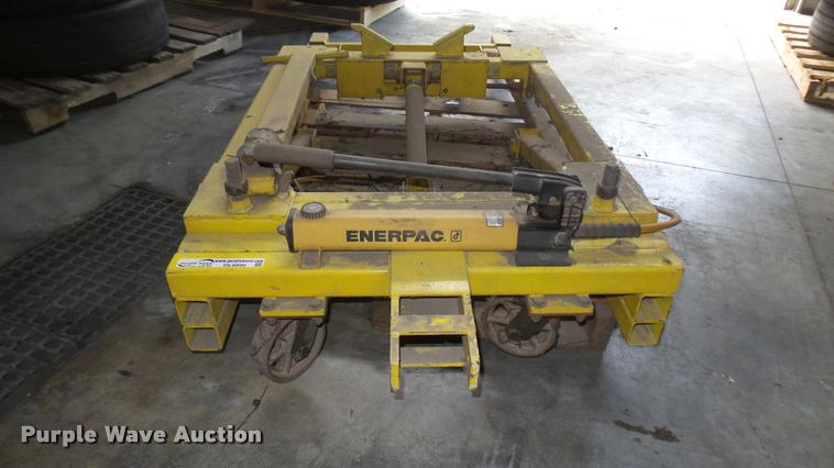 image for item DL9890 Bus engine jack