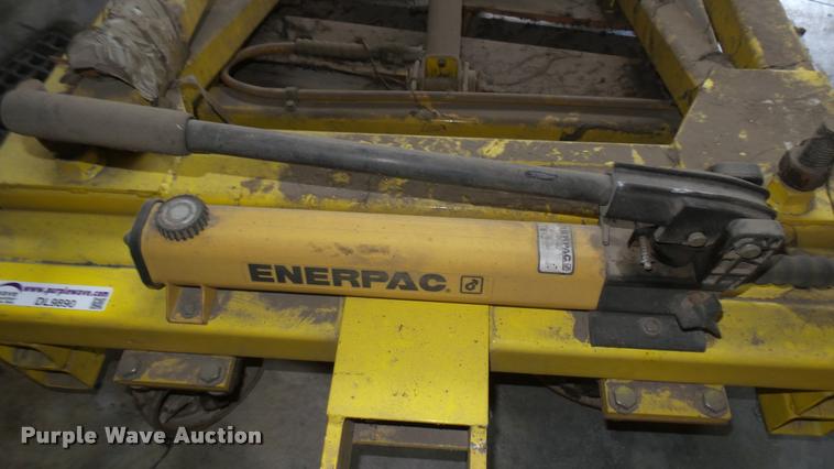 image for item DL9890 Bus engine jack