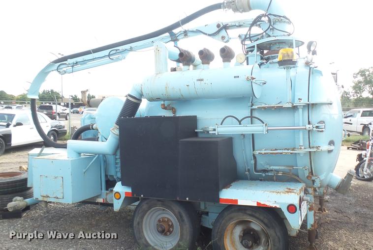image for item DL9918 2001 Vactor vacuum system