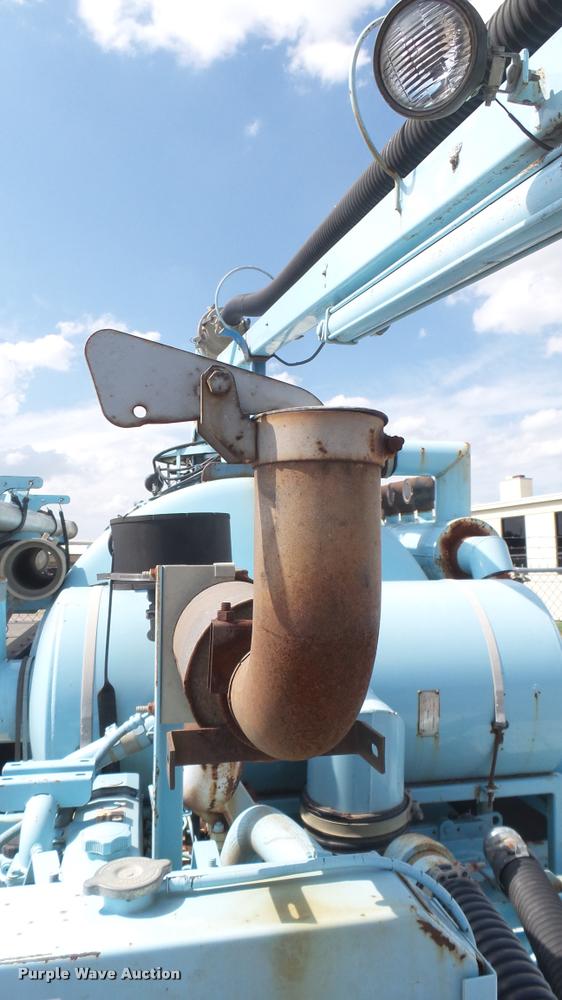 image for item DL9918 2001 Vactor vacuum system