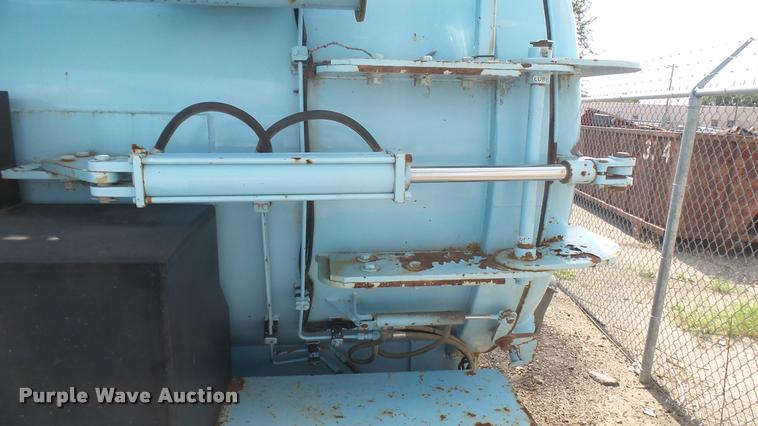 image for item DL9918 2001 Vactor vacuum system