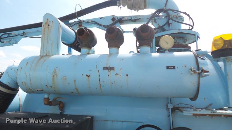 image for item DL9918 2001 Vactor vacuum system