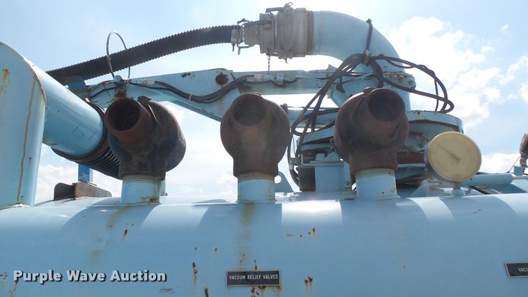 image for item DL9918 2001 Vactor vacuum system