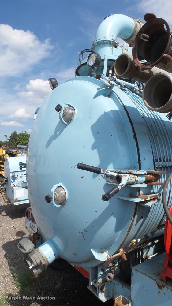 image for item DL9918 2001 Vactor vacuum system