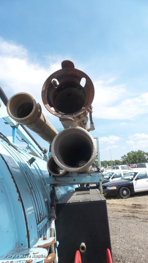 image for item DL9918 2001 Vactor vacuum system