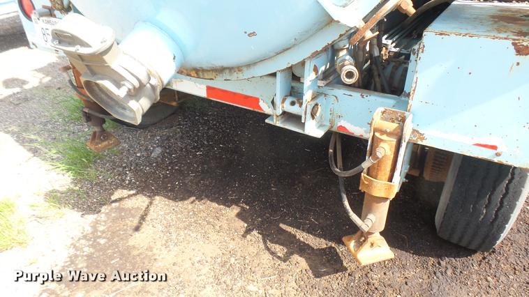 image for item DL9918 2001 Vactor vacuum system