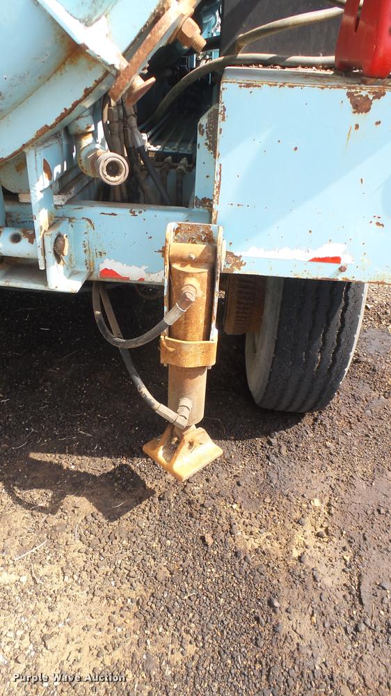 image for item DL9918 2001 Vactor vacuum system