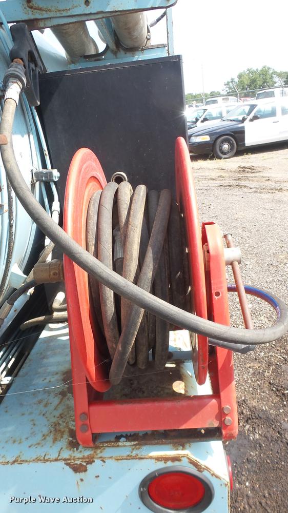 image for item DL9918 2001 Vactor vacuum system