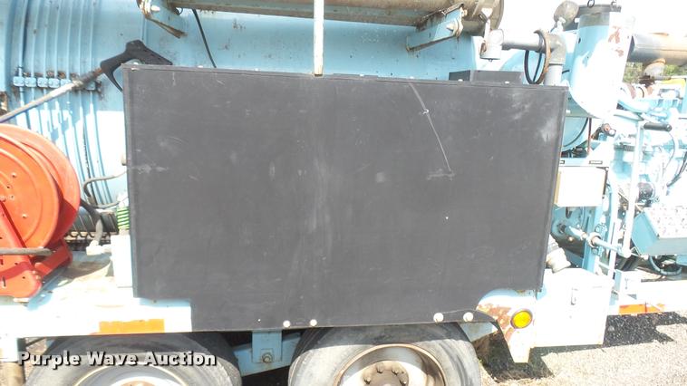 image for item DL9918 2001 Vactor vacuum system