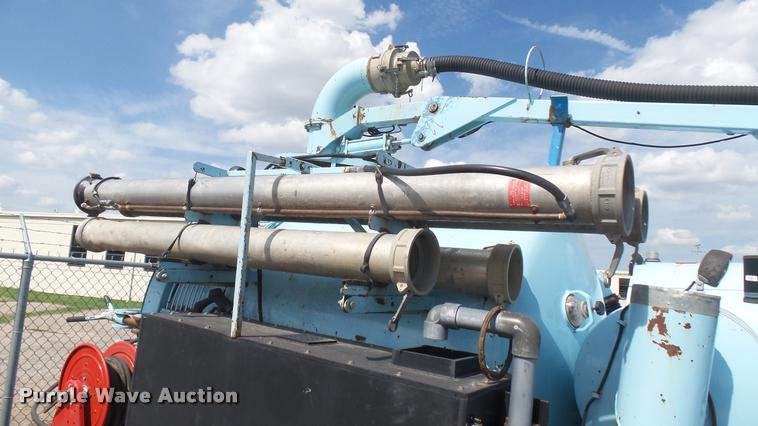 image for item DL9918 2001 Vactor vacuum system