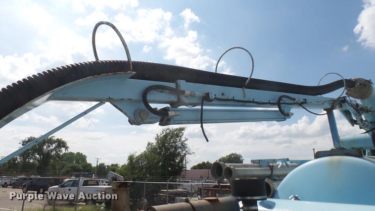 image for item DL9918 2001 Vactor vacuum system