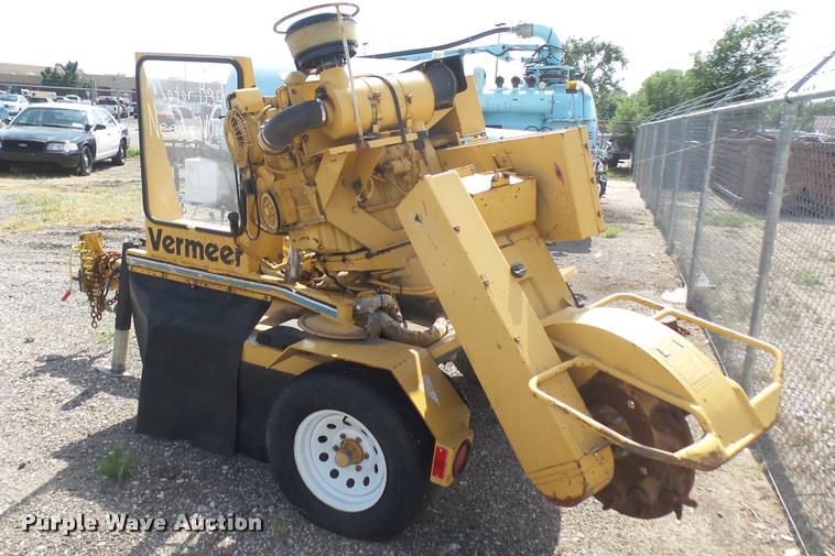 image for item DL9920 1997 Vermeer 672A stump grinder