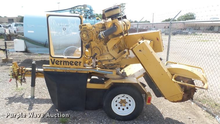 image for item DL9920 1997 Vermeer 672A stump grinder
