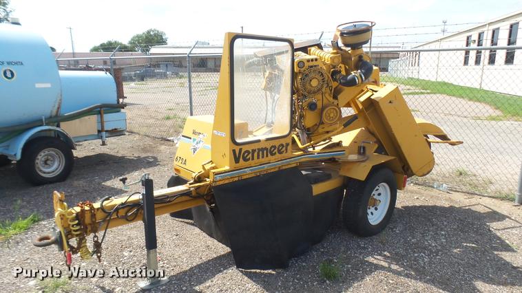 image for item DL9920 1997 Vermeer 672A stump grinder
