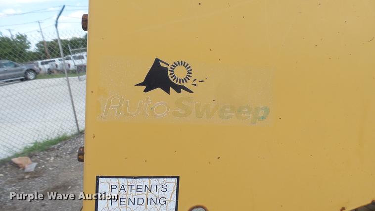 image for item DL9920 1997 Vermeer 672A stump grinder