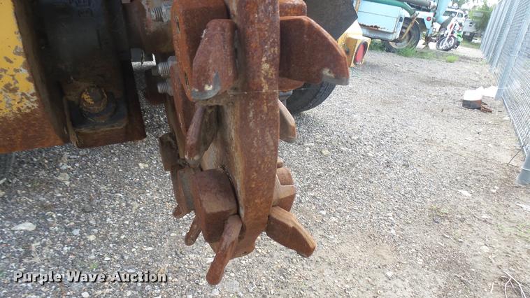 image for item DL9920 1997 Vermeer 672A stump grinder