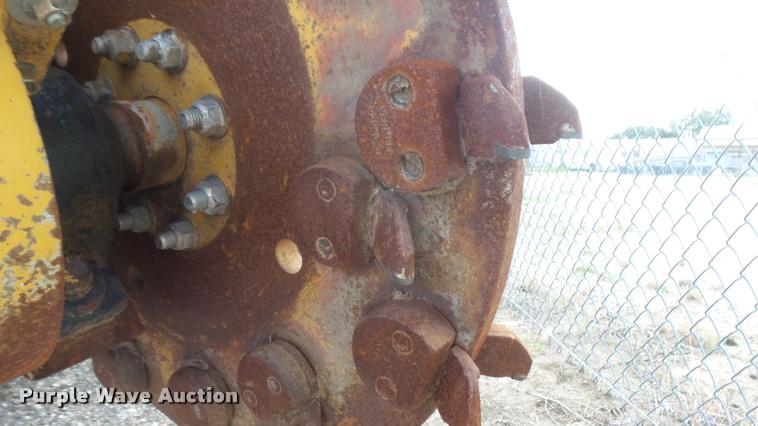 image for item DL9920 1997 Vermeer 672A stump grinder