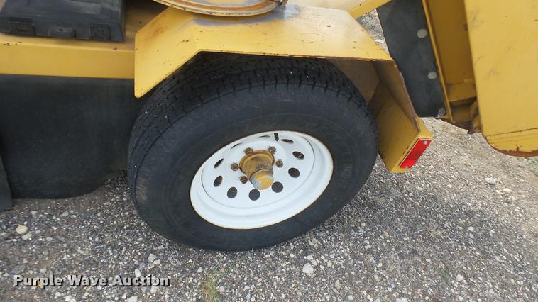 image for item DL9920 1997 Vermeer 672A stump grinder